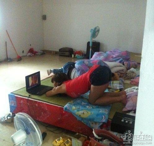 谁能告诉我 她看的是什么片？