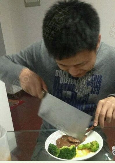 【转】请哥们吃牛排。唉，没工具啊。。。