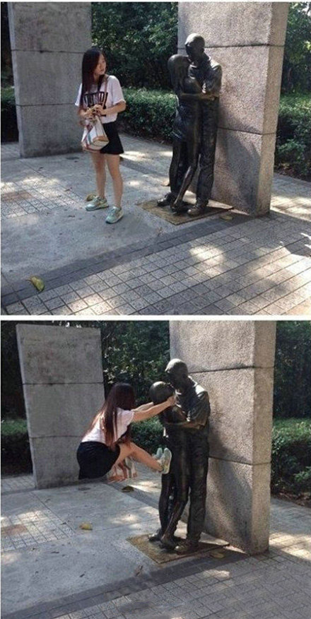 看他们这么亲热，不自禁的想再帮帮他们