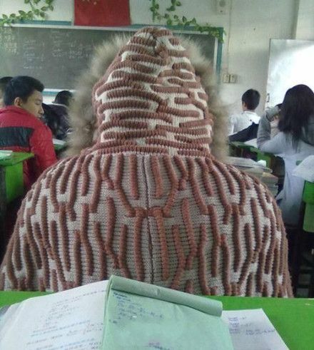 坐在这位同学后面，赶脚鸭梨很大啊~