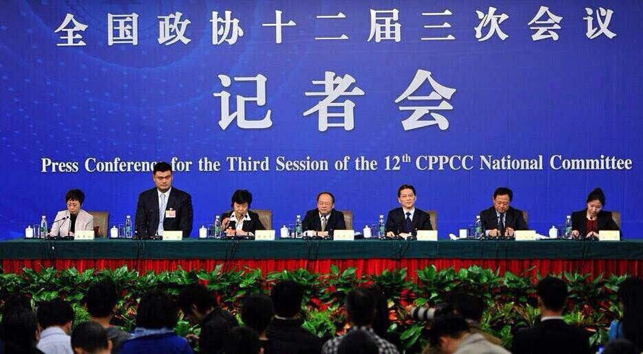 说你呢，给我坐下