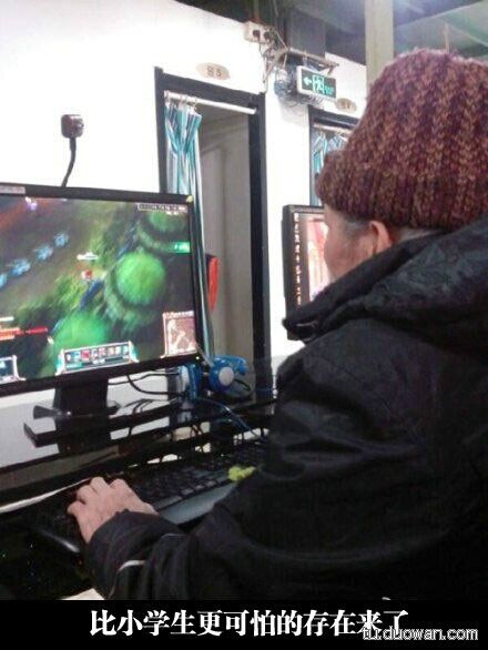 看过小学生玩lol