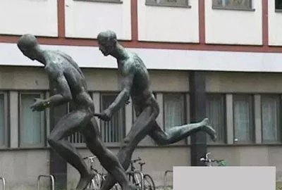 看着有点怪怪的。