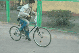 艾，艾，前轮等等我，等我，等............