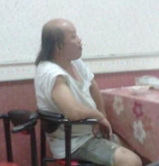 自从我把我大哥的照片给别人看了以后，没人再敢欺负我了。